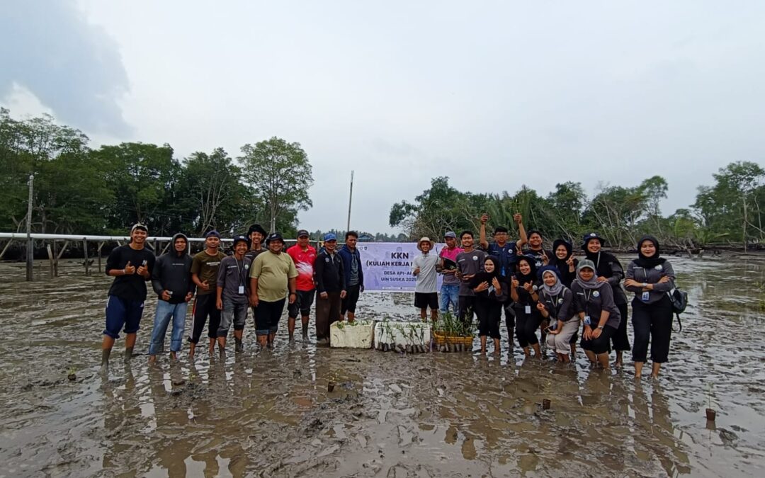 Cegah Abrasi Pantai, Mahasiswa UIN SUSKA RIAU Tanam 200 Mangrove di Pesisir Pantai Desa Api – Api